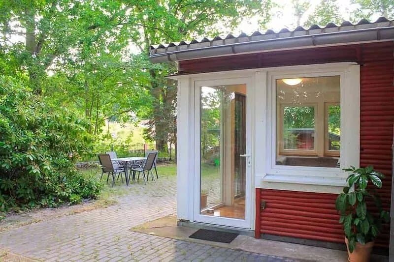 Enjoy your vacation on a spacious private property right by the water