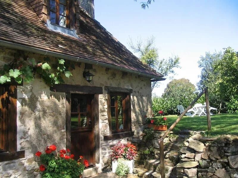 Small delightful Cottage in secluded hamlet of Chabrenas
