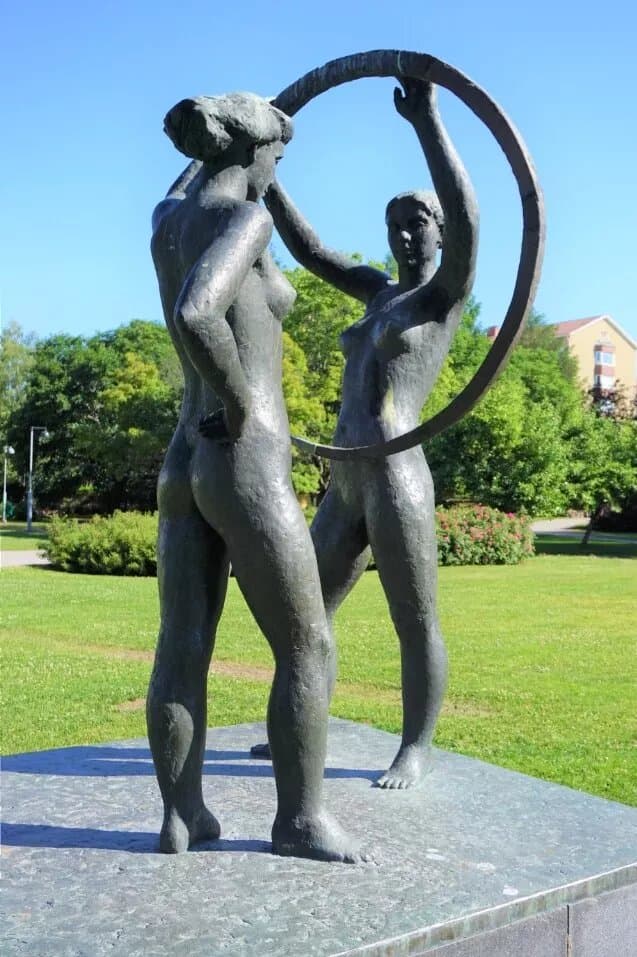 Ystavyyskaupunkiveistos