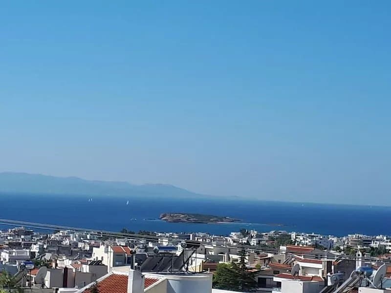 Sea view,big and comfortable appartment in Voula