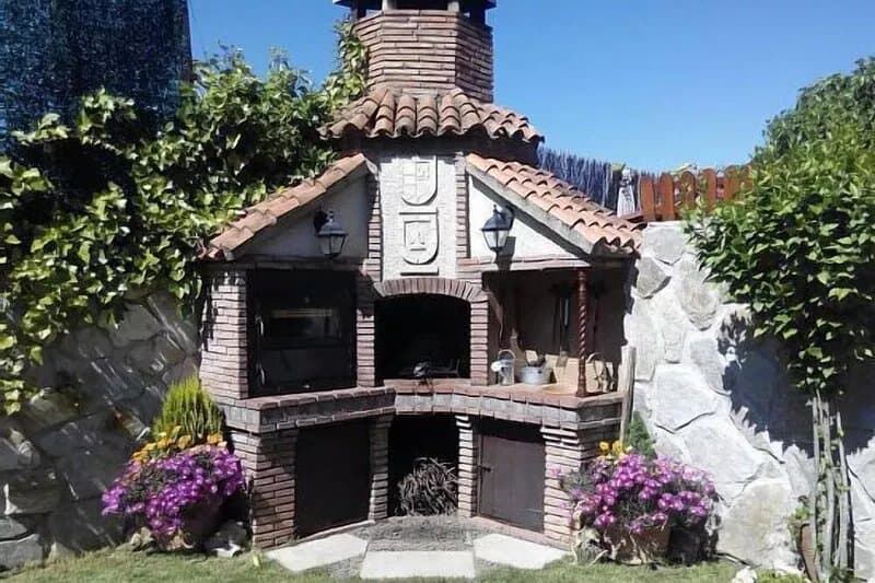 House Saleros for 8 people