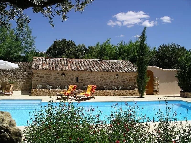 Special prices in autumn! Charming apartment with large, heated pool