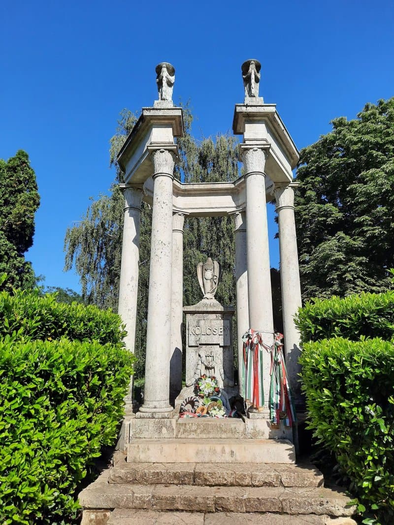 The Boat-Head Cemetery