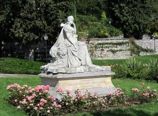 Marble statue of Empress Elisabeth