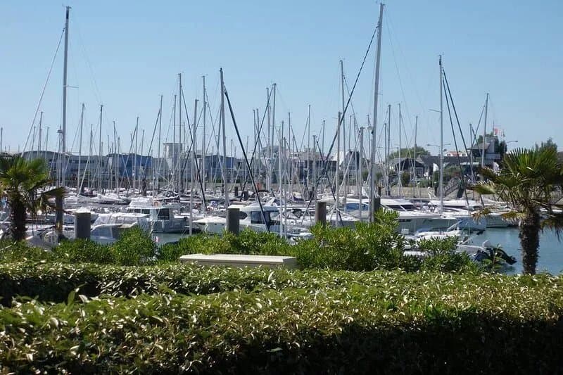 RENT APARTMENT 4 PEOPLE FACE MARINA