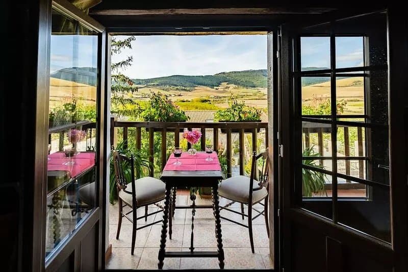 Beautiful rural house with barbecue 10 minutes from Pamplona
