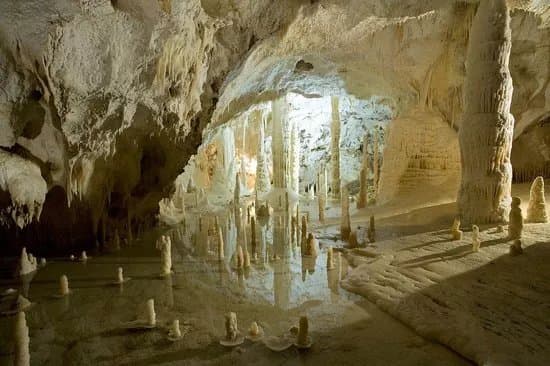 Frasassi caves