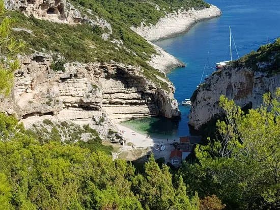 Stiniva Cove