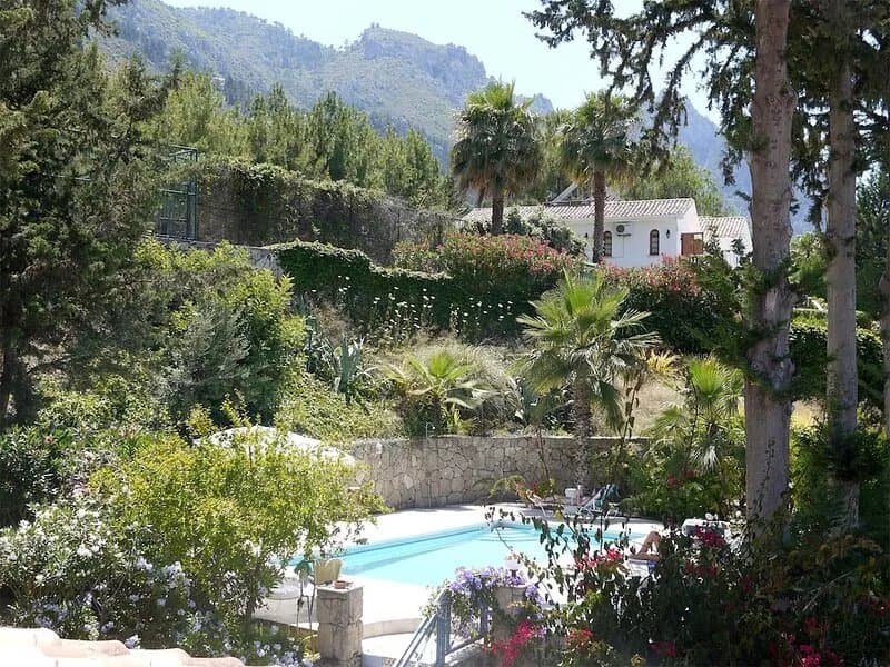 Villa with wonderful garden and private pool in Karmi