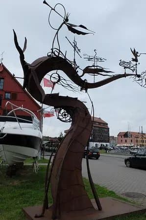 Chetyre Vetra Sculpture