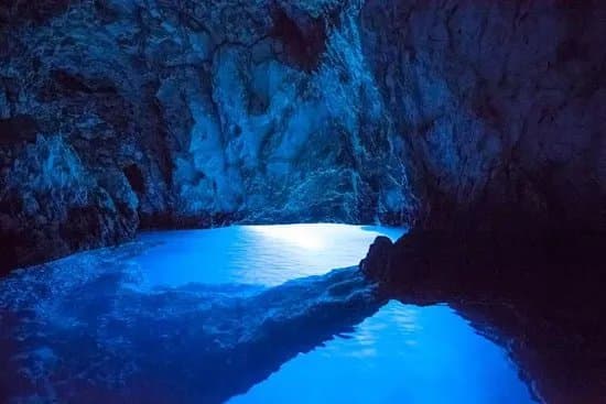 Cave Bisevo