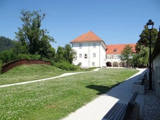 Khislstein Castle and Country Mansion