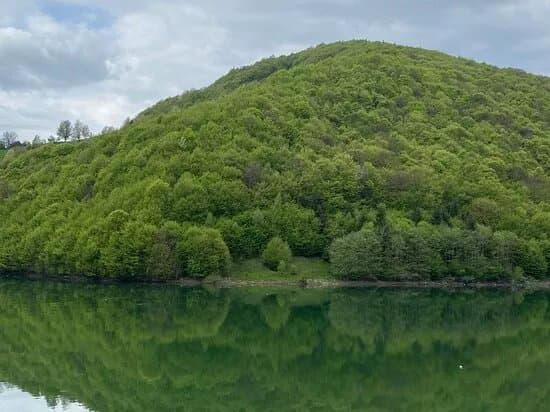 Mihoesti Dam and Lake