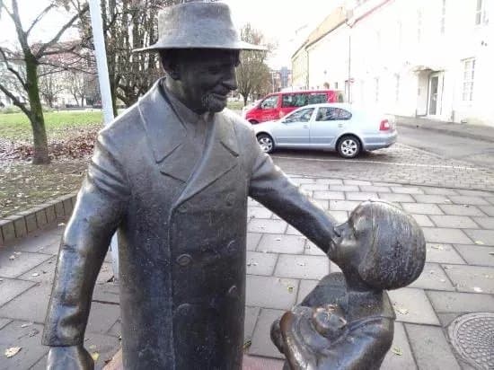 Monument to Zemach Shabad