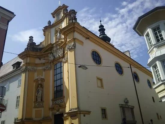Prandtauerkirche und Karmeliterhof