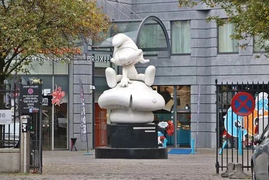 Smurf Statue