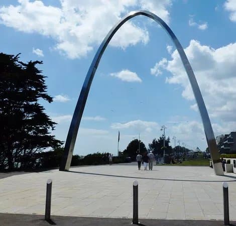 Step Short Centenary Arch