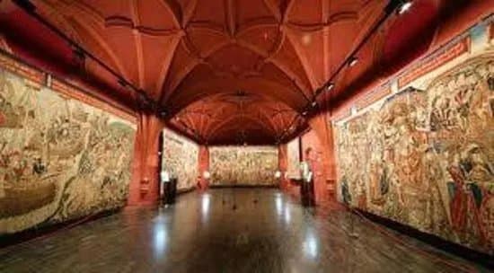 Museo De Tapices Y Capitular De La Seo