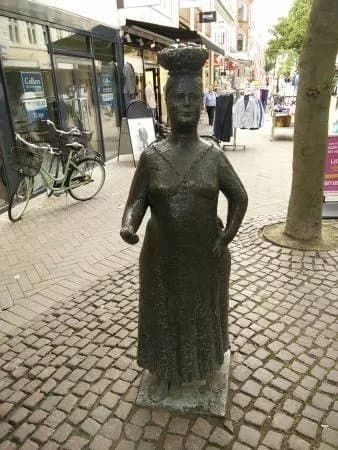 The Woman with the Eggs