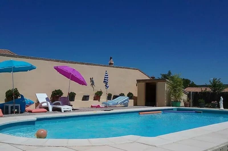 Charming half-villa W pool, near Montpellier, Pezenas & coast.