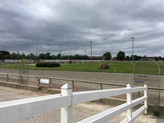 Charlottenlund Travbane