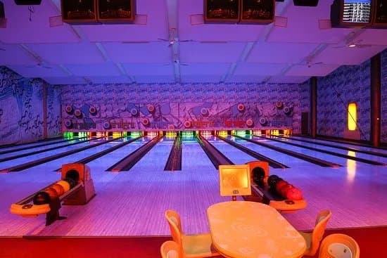Bowlero
