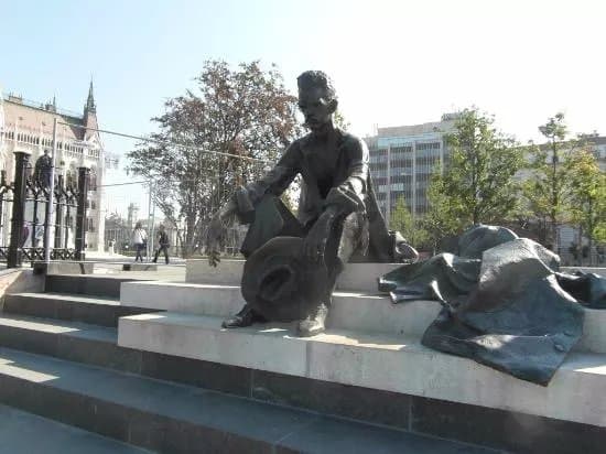 Attila Jozsef Statue