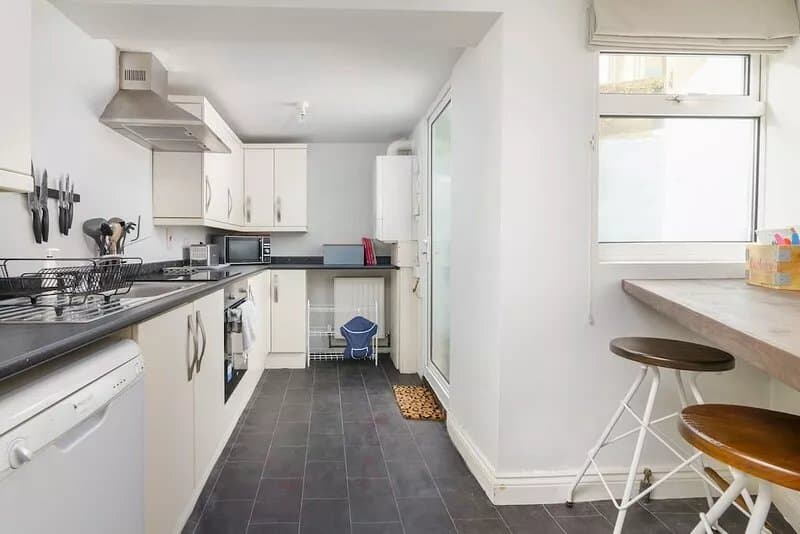The Corner House - sleeps 4 guests in 2 bedrooms