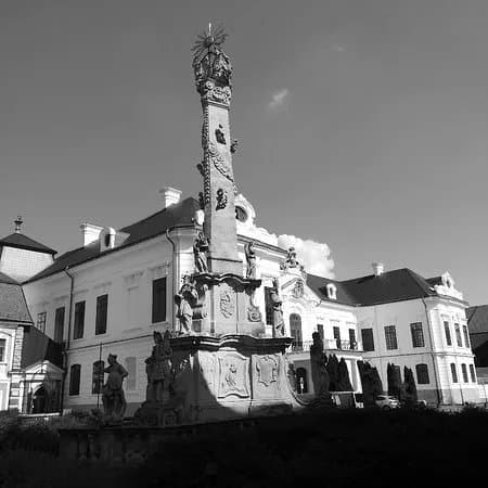 Szentharomsag Statue