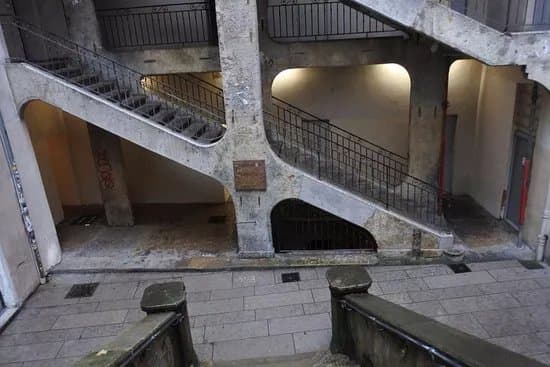 Traboule et Cour des Voraces