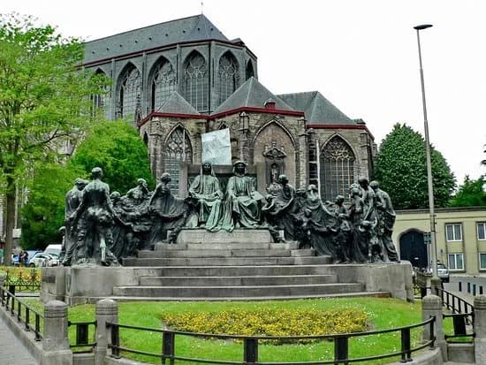 Van Eyck Brothers Monument