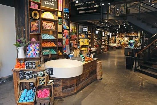 Lush Spa