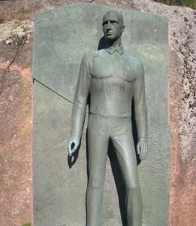 Arvid Morne Statue