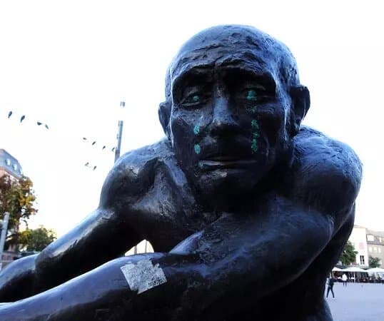 Statue Berseker