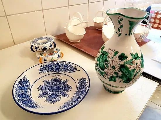 Majolika R pottery