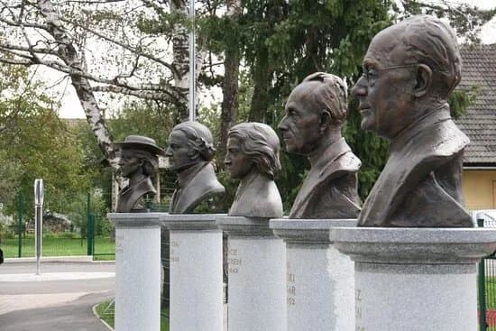 The Avenue of Famous Men
