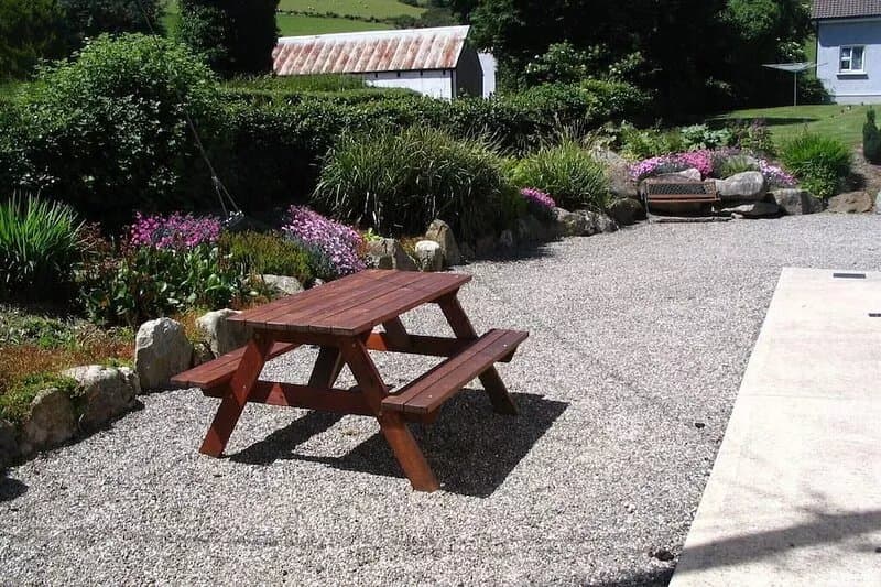 Cosy 3 Bedroom Cottage Sleeps 6 Wheelchair accessible Large Garden Swing