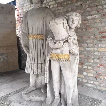 Statue of The Knight and his Herald