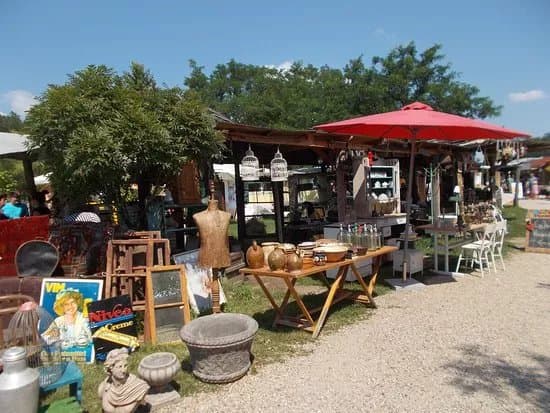 Liliomkert Market