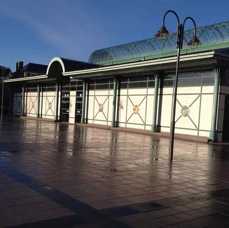 Les Halles et les Marches