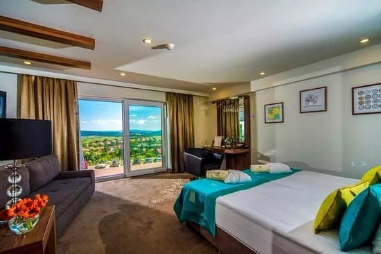 Castellum Hotel Holloko