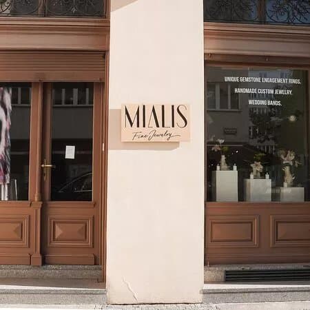 Mialis
