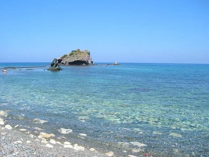 Paphos: superb 1-bedroom apartment in seaside tourist area sleeps 2