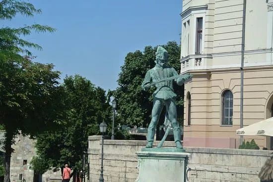 Statue of Old Hussar