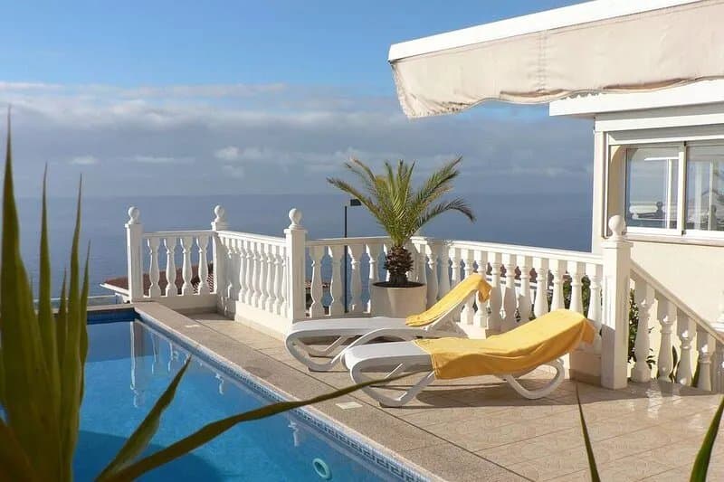Exclusive and peaceful private villa with pool and fantastic 180 ° Meerbick