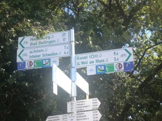 Rheinradweg bei Basel