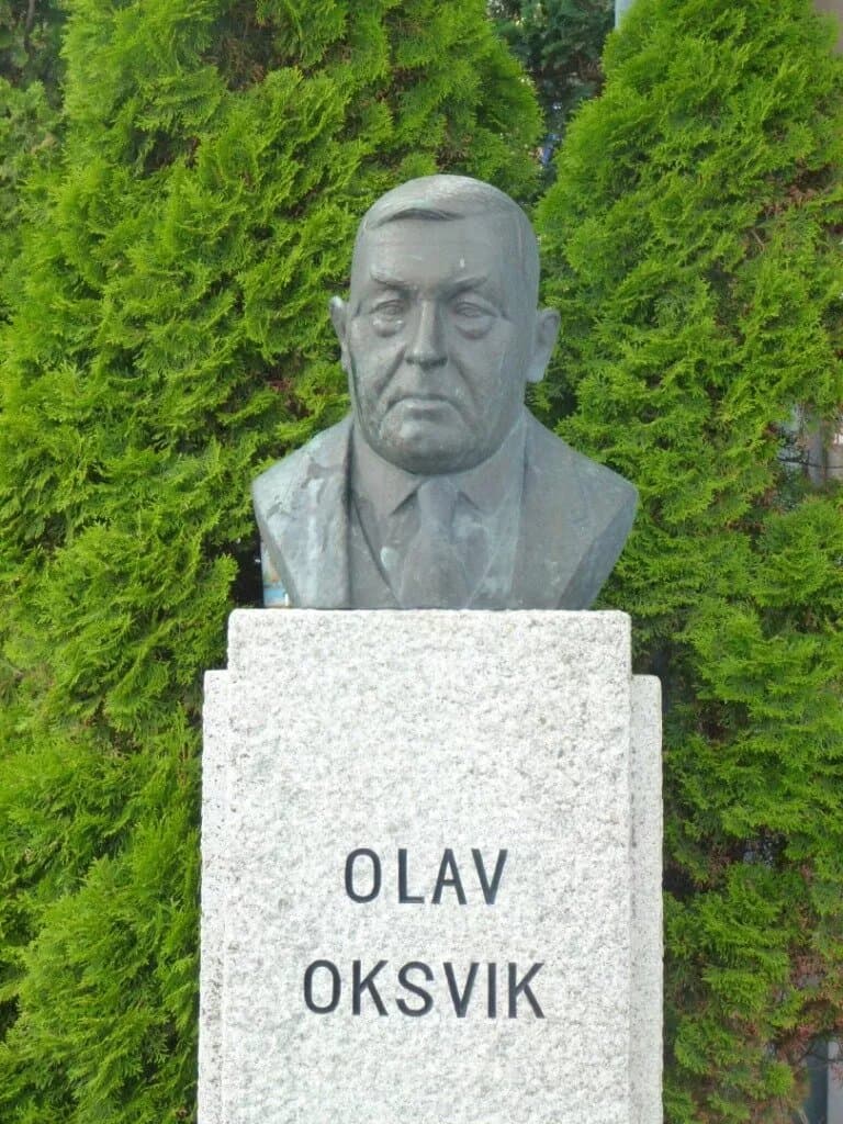 Olav Oksvik Byste