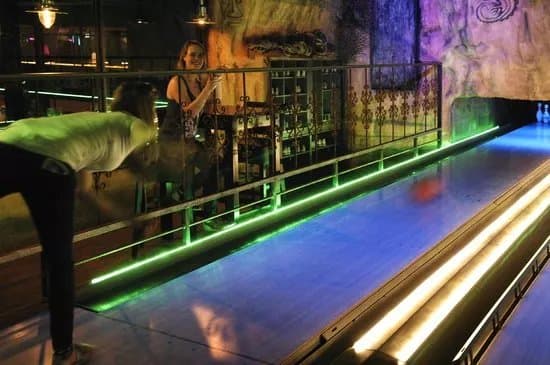 De Voltage Indoor Entertainment Center