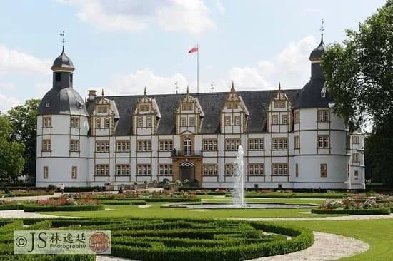 Schloss Neuhaus