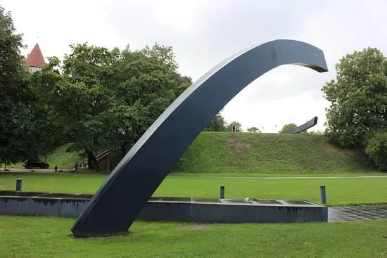The Broken Line Monument